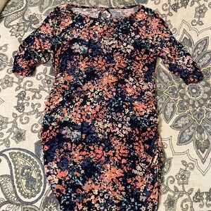 Motherhood Maternity t-shirt with keyhole back